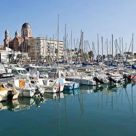 Appartement Apt moderne et cosy, 1,7 km des plages, idéalement placé. Fréjus